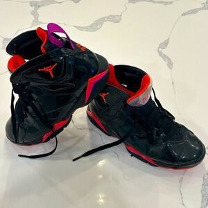 WMNS NIKE AIR JORDAN 7 RETRO "PATENT" BLACK-BRIGHT CRIMSON SZ 7 [313358-006]